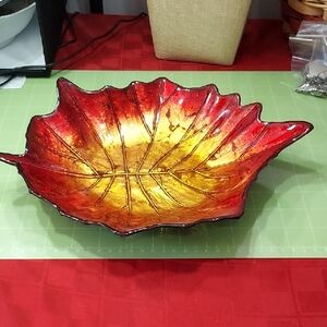 Elegant Leaf-Shaped Red and Gold Decorative Bowl